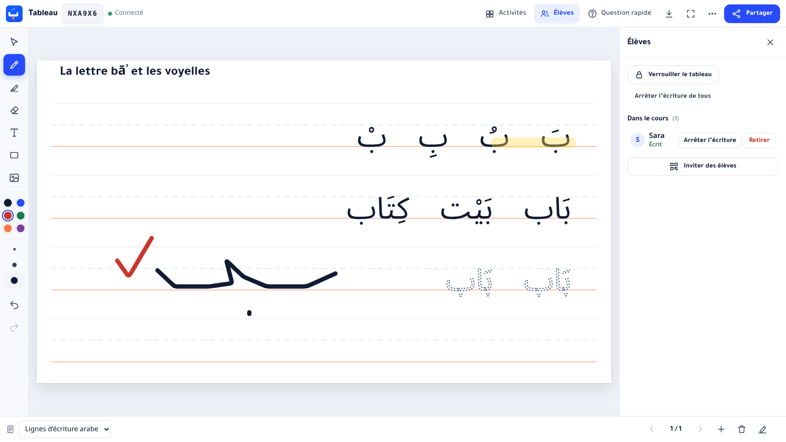 Le tableau : texte arabe vocalisé, outils d’écriture et liste des élèves